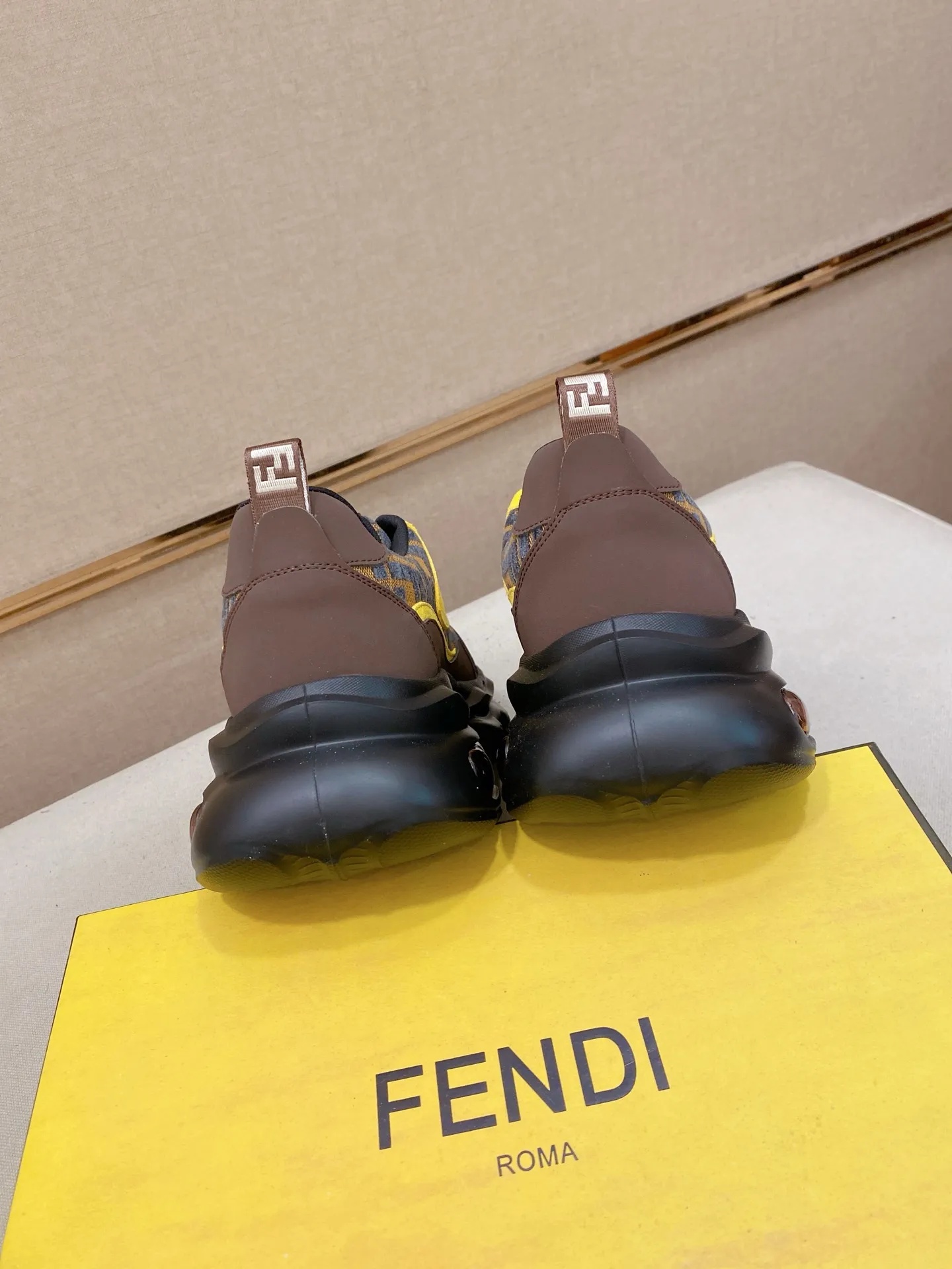 Factory price 442💰 (fendi) New style 👊🏻 upper 🇮🇹 imported cowhide fabric 🇩🇪 lining imported sheepskin lining. The original outsole is molded to highlight the identity of every man, and the upper foot is elegant and stable🚶🏻🚶🏻The high-end custom counters reproduce the original version📯No matter the wind or rain, the shoe last remains unchanged and can withstand the verification of time🔍️,🔵 Size: 38-44